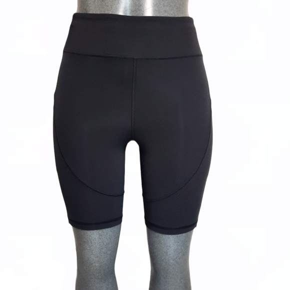 Lululemon track & train black short size "4" - Picture 4 of 14